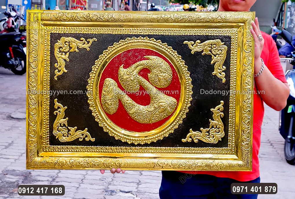 Bề mặt tranh được mạ v&agrave;ng 24K sang trọng